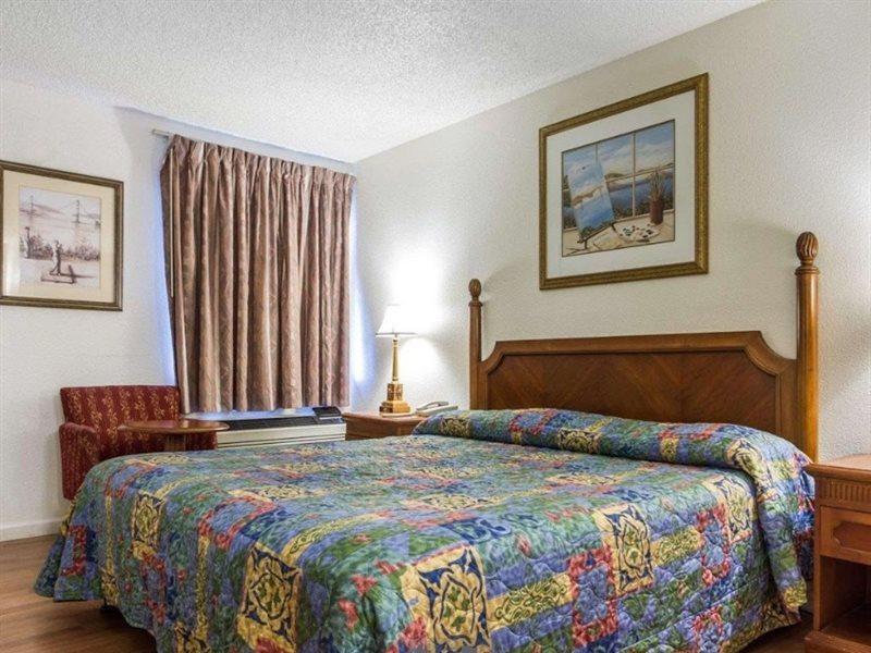 Rodeway Inn ואלחו מראה חיצוני תמונה