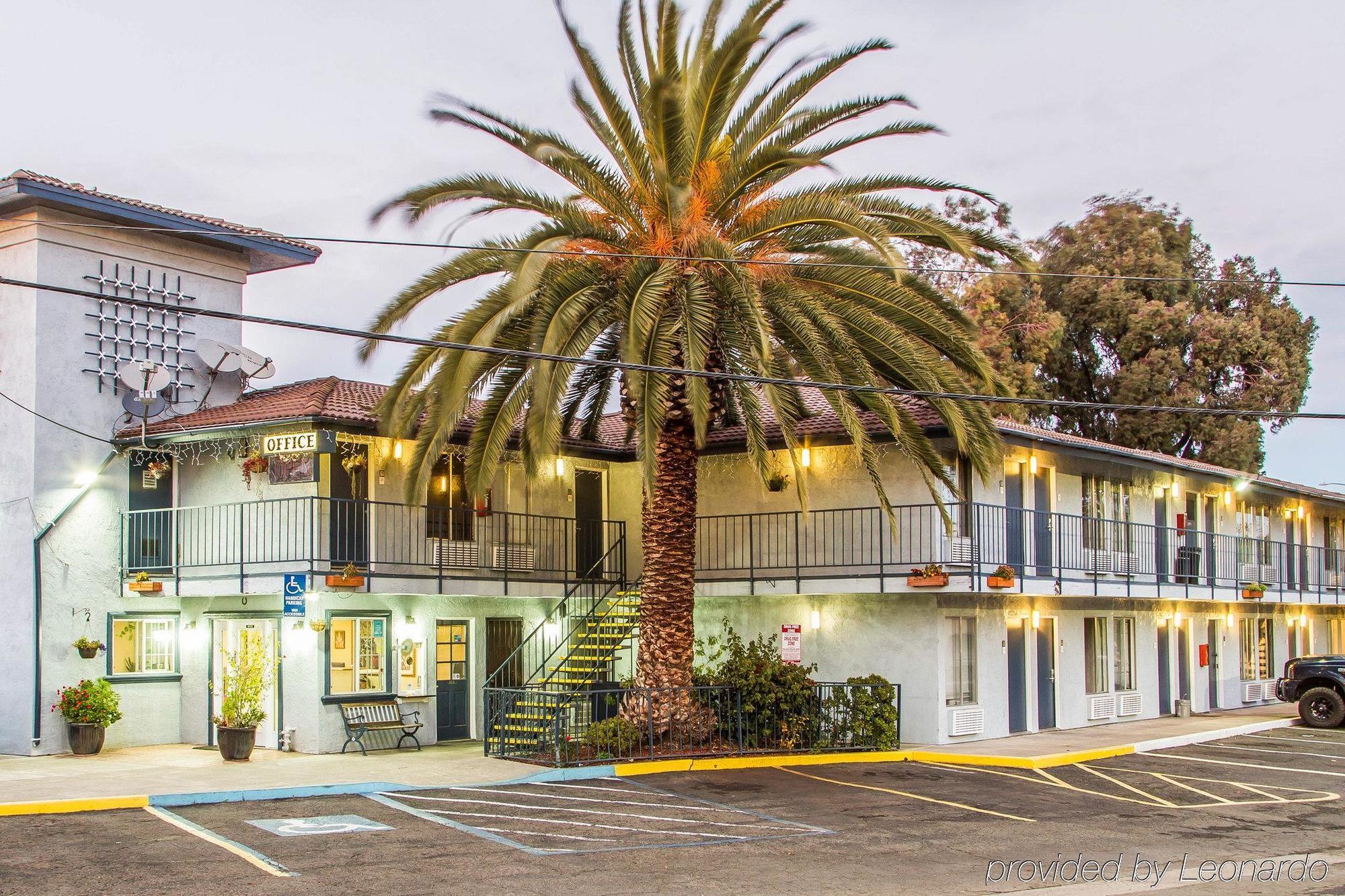 Rodeway Inn ואלחו מראה חיצוני תמונה