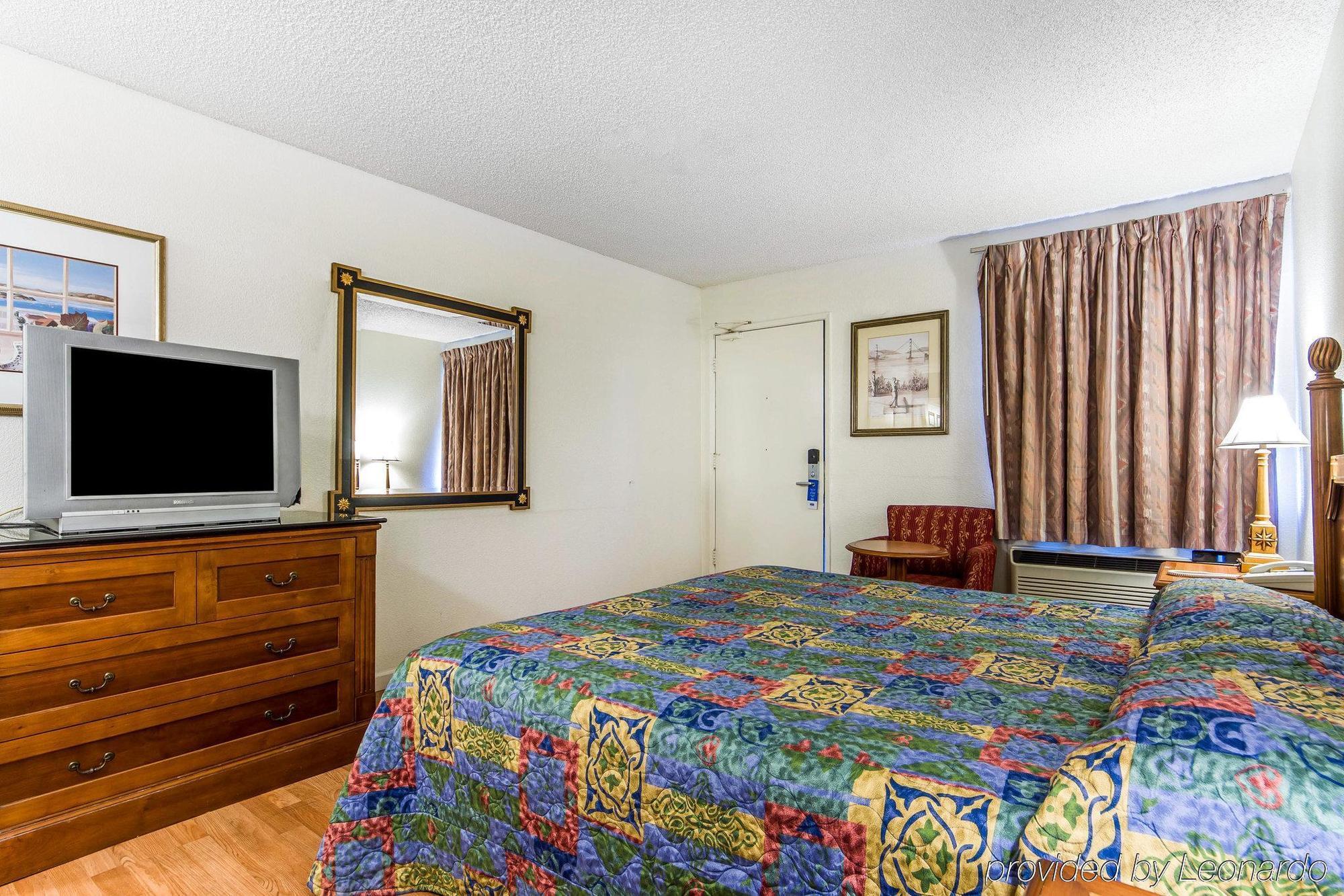 Rodeway Inn ואלחו מראה חיצוני תמונה