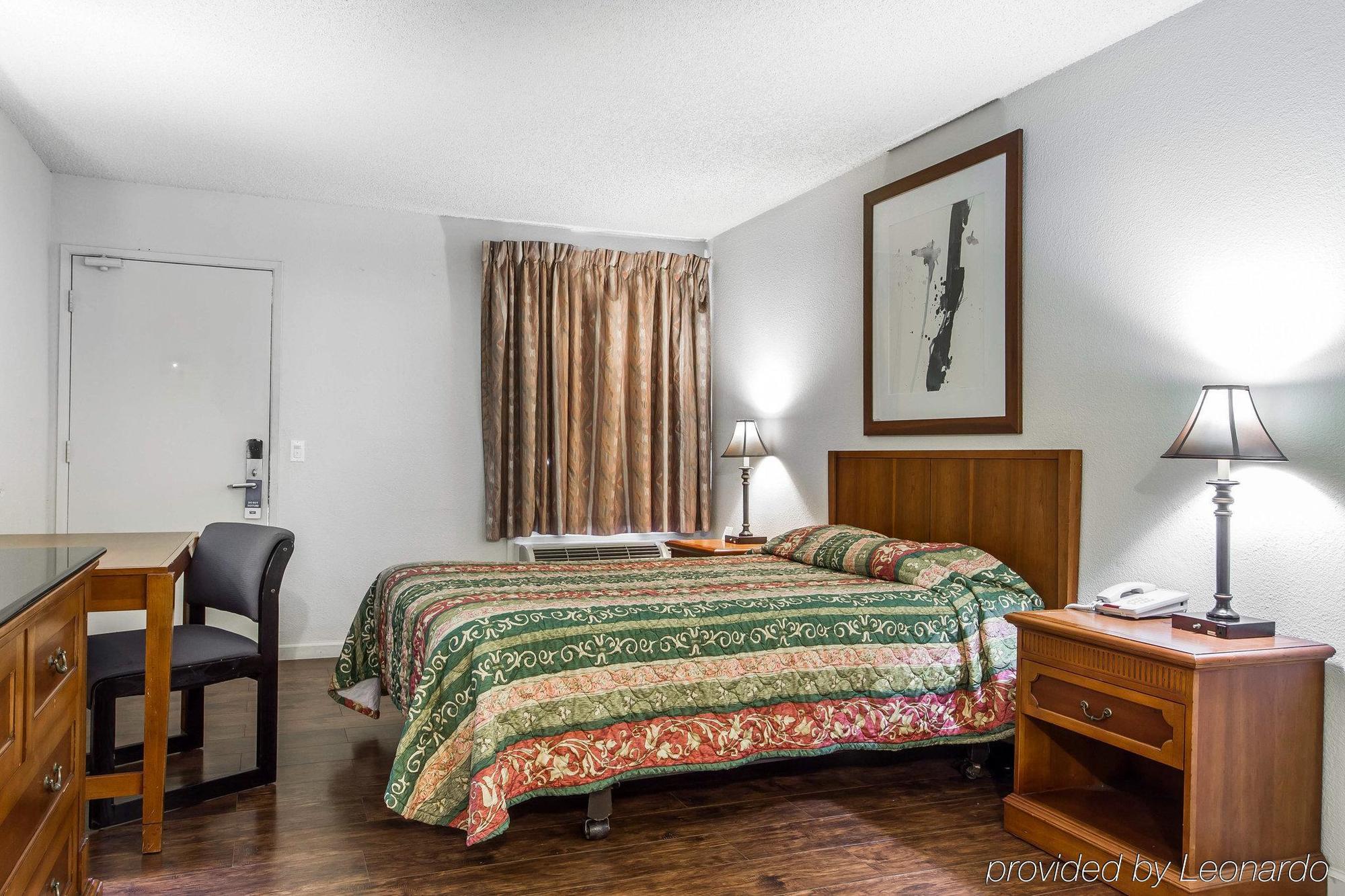 Rodeway Inn ואלחו מראה חיצוני תמונה