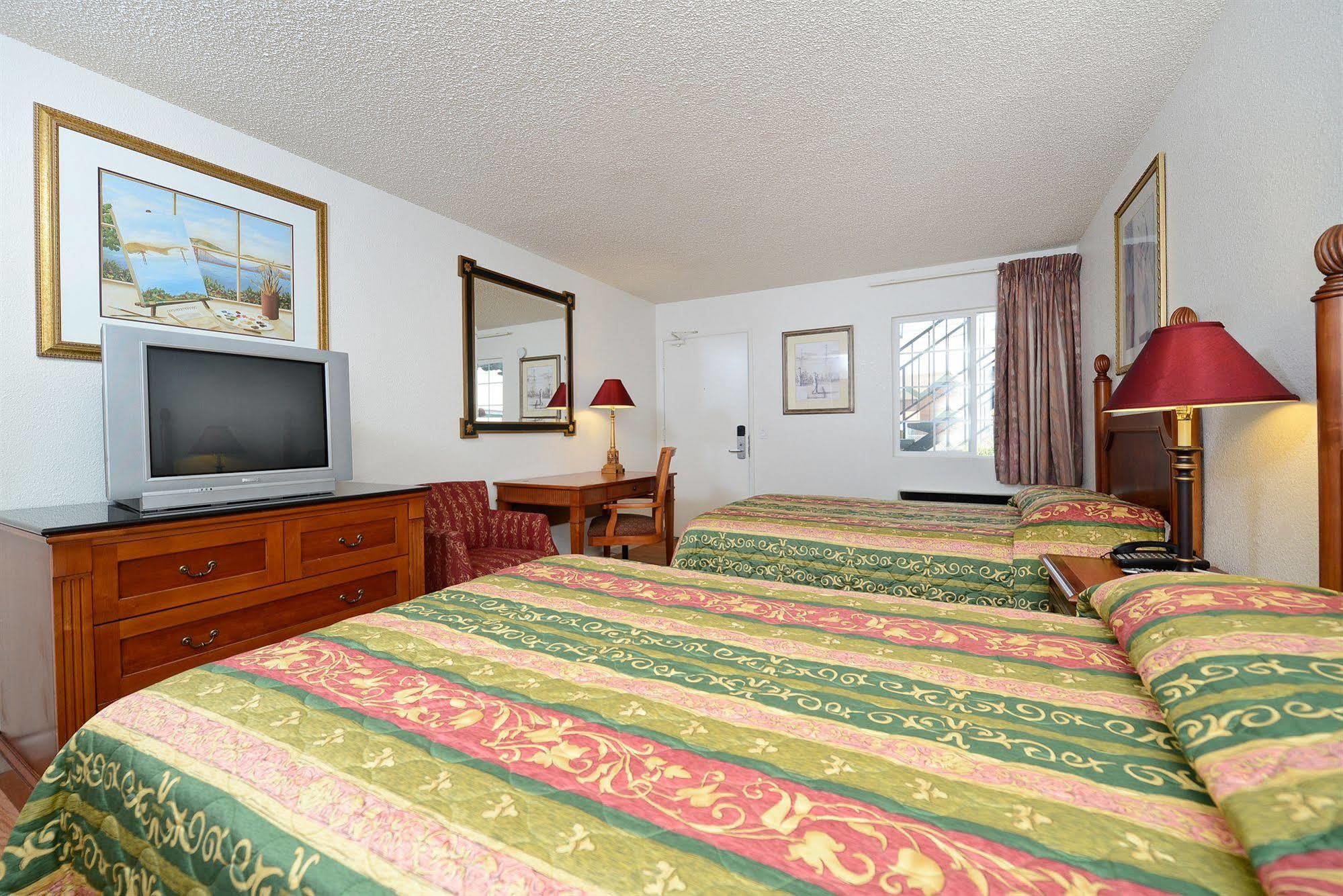Rodeway Inn ואלחו מראה חיצוני תמונה
