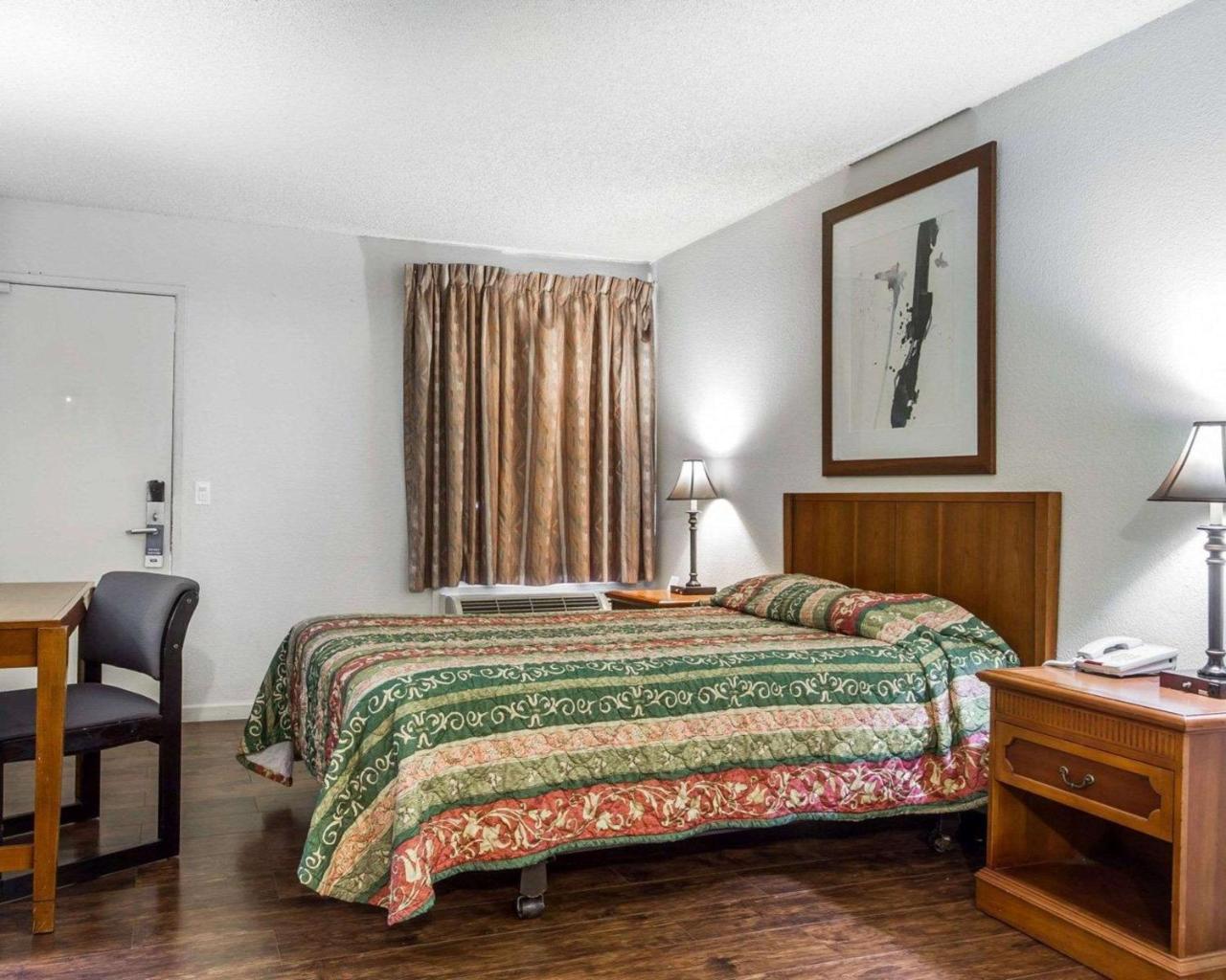 Rodeway Inn ואלחו מראה חיצוני תמונה