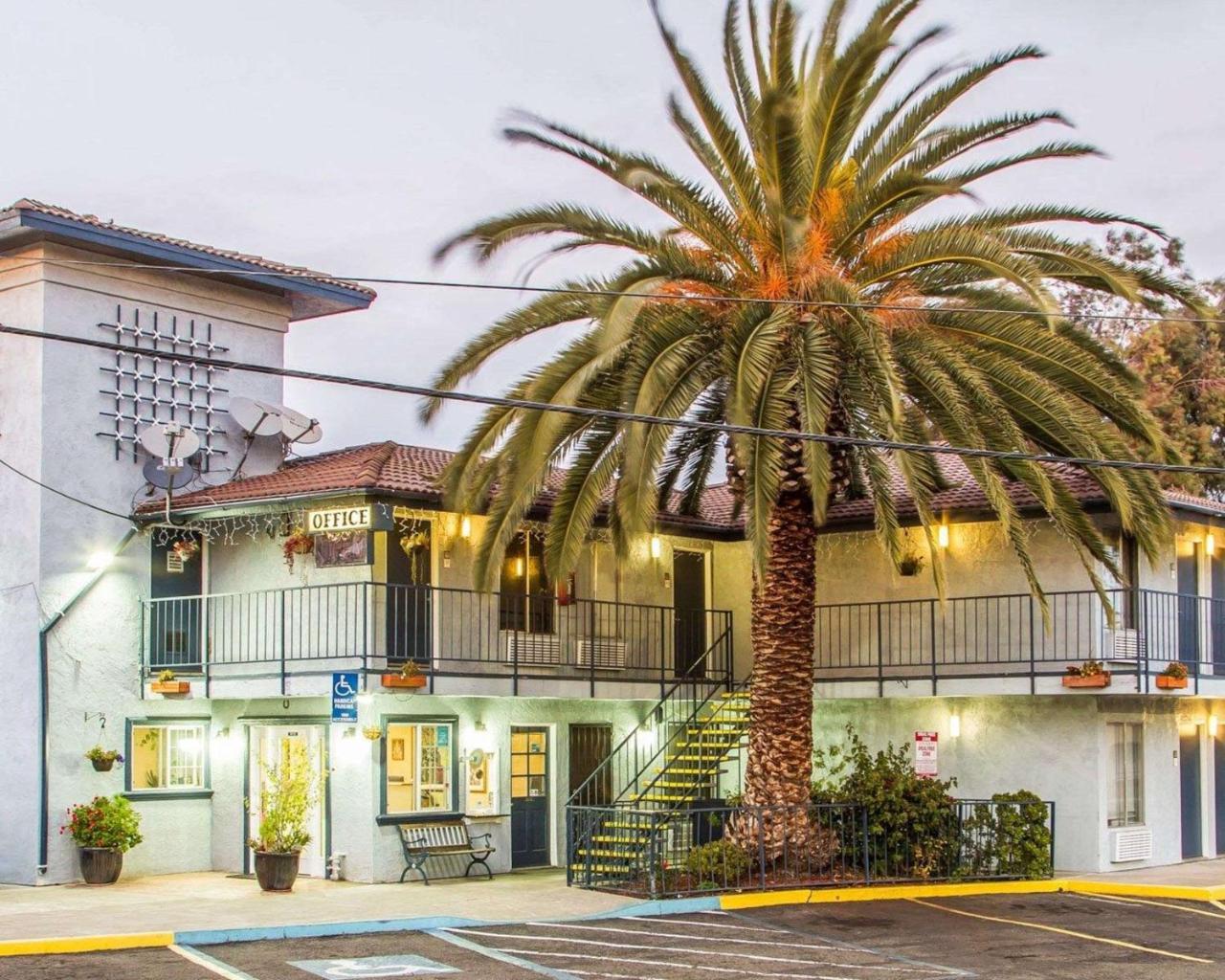 Rodeway Inn ואלחו מראה חיצוני תמונה