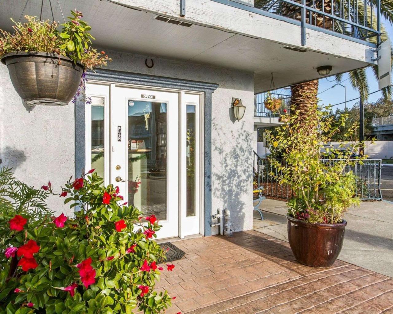 Rodeway Inn ואלחו מראה חיצוני תמונה