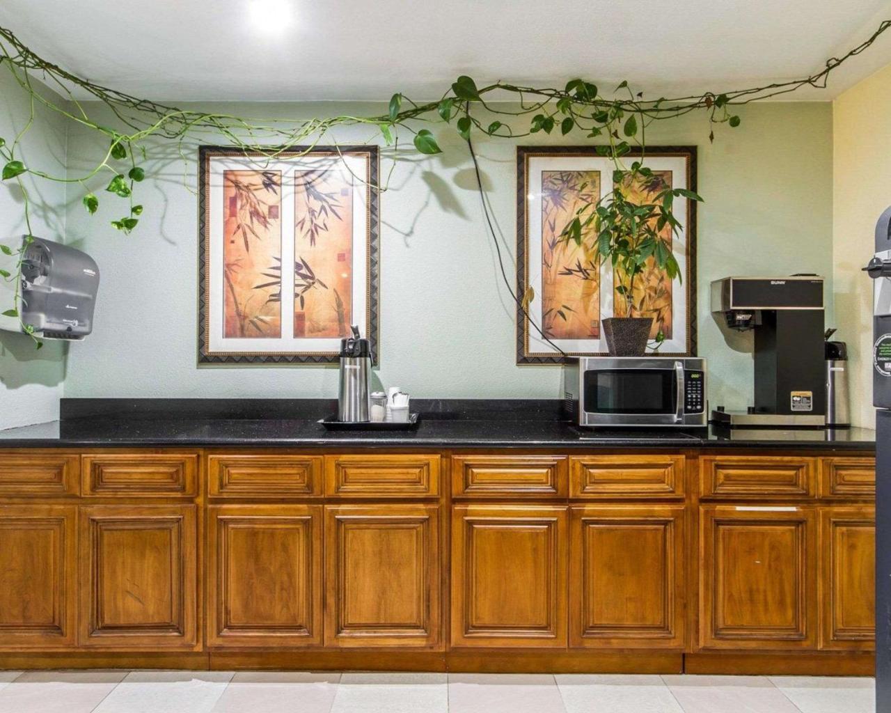 Rodeway Inn ואלחו מראה חיצוני תמונה