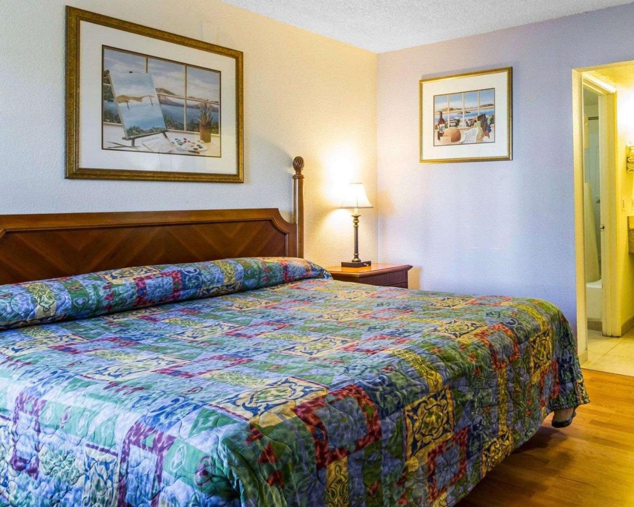 Rodeway Inn ואלחו מראה חיצוני תמונה