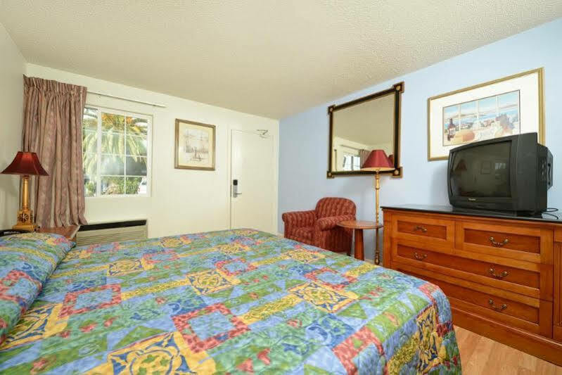 Rodeway Inn ואלחו מראה חיצוני תמונה