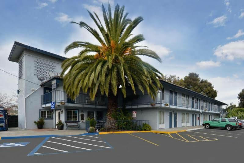Rodeway Inn ואלחו מראה חיצוני תמונה